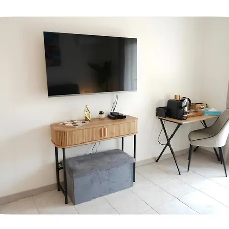 Modern Avec Terrasse Et Parking A 15 Min De Cannes Daire